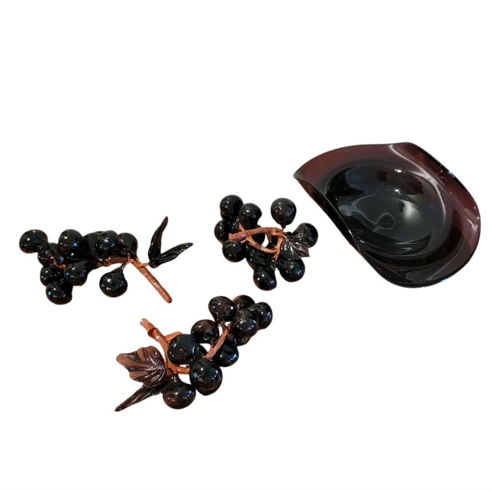 Amethyst Hand‎ Blown Glass Bowl with Amethyst Glass Grape Clusters MCM